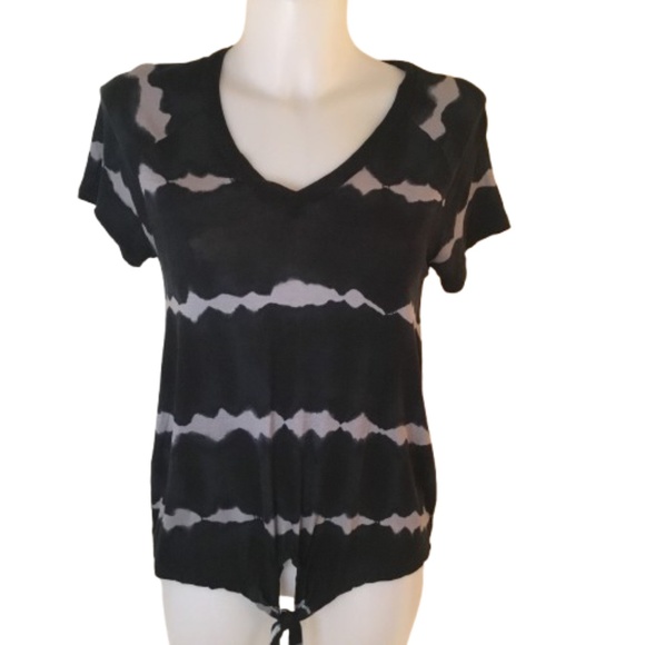 Two Women’s Warehouse One Short Sleeve Tee Shirts - Picture 5 of 10